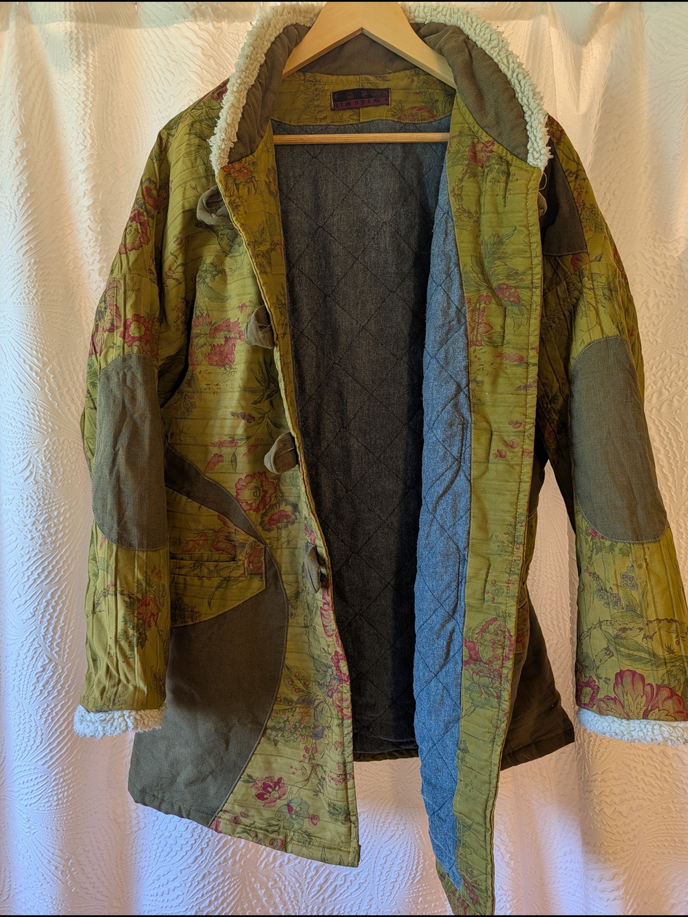 "Qtanztse" Floral Hooded Jacket in Olive Green - Picture 8 of 12